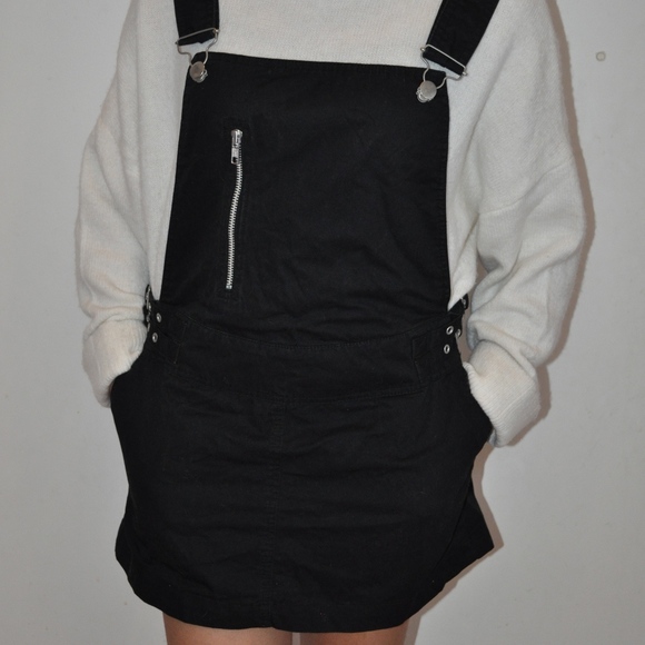 H&M Dresses & Skirts - Black jumpsuit style dress